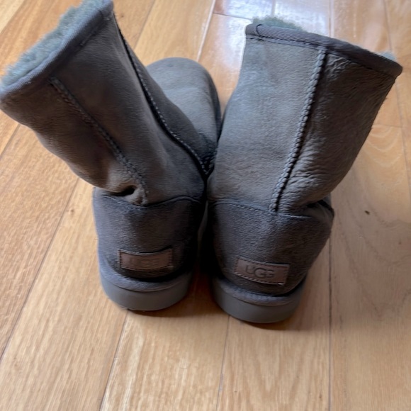 UGG Shoes - UGG Women's Classic Short Boot Size 9